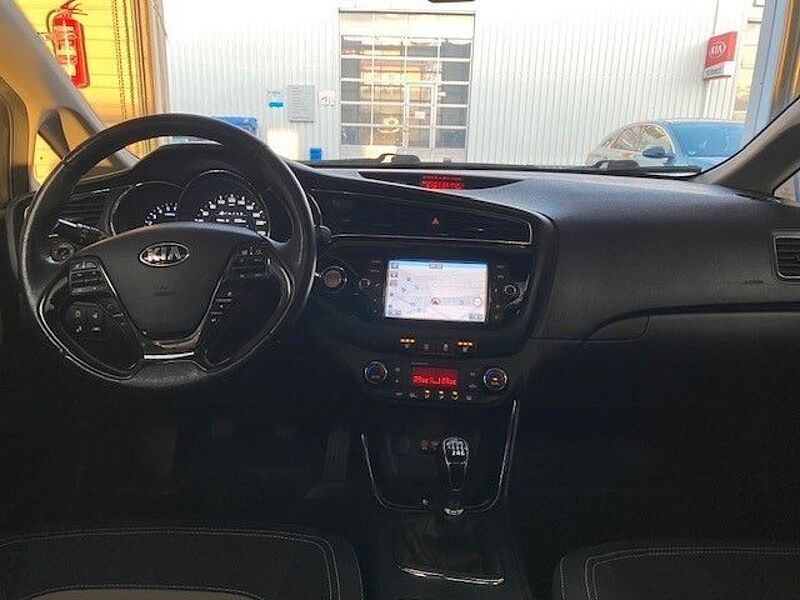 Kia cee'd Ceed 1,6 SW CRDi Spirit-SHZ El. Panodach Navi Xe