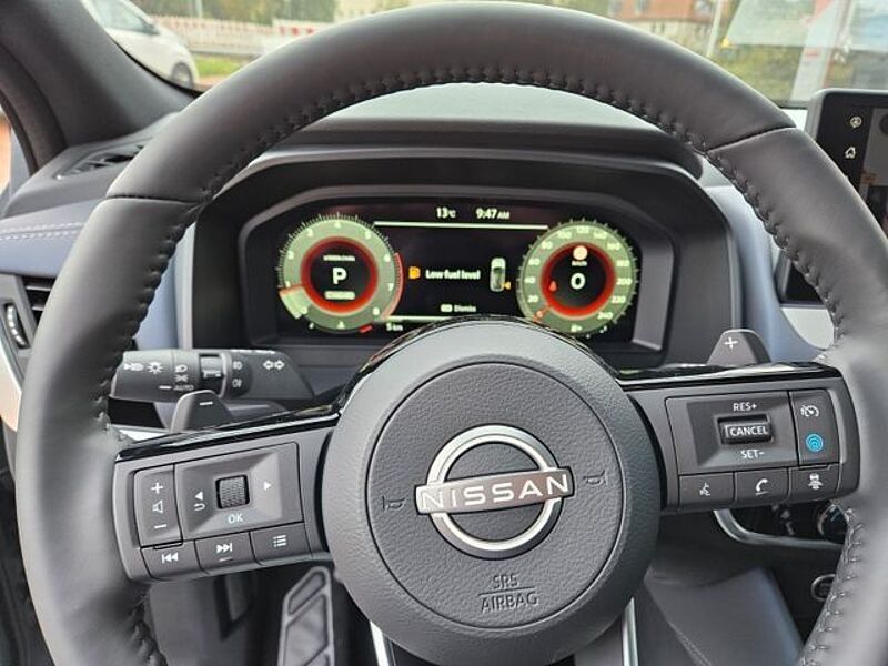 Nissan Qashqai Tekna 4x4 HUD Panorama Navi digitales Co