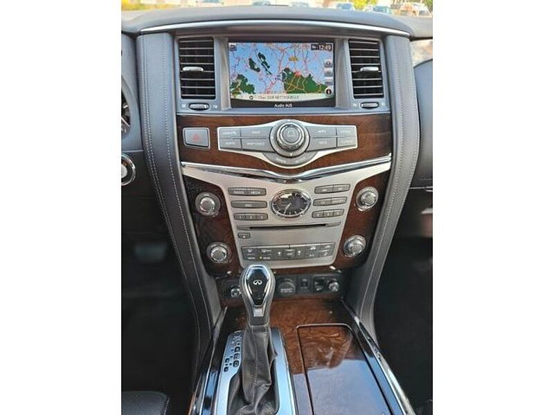 Infiniti QX80 Luxe 5,6 V8 4WD, Leder, eSD, Navi, Alu