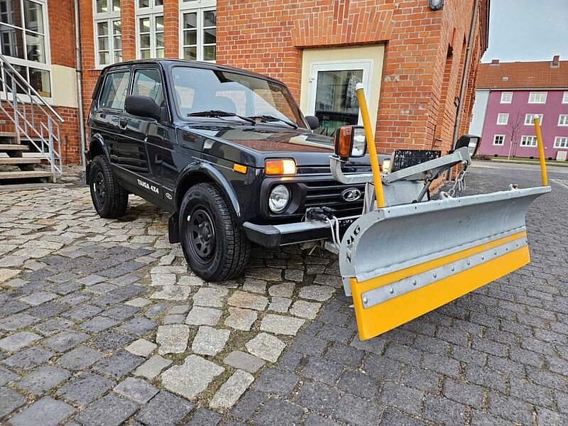 Lada Niva Basis 4x4 1.7 - Schneeschild