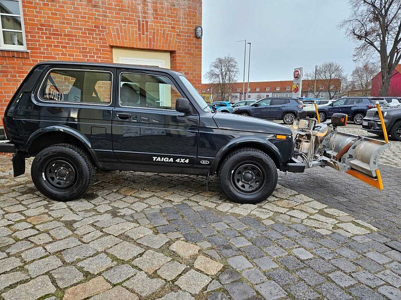 Lada Niva Basis 4x4 1.7 - Schneeschild